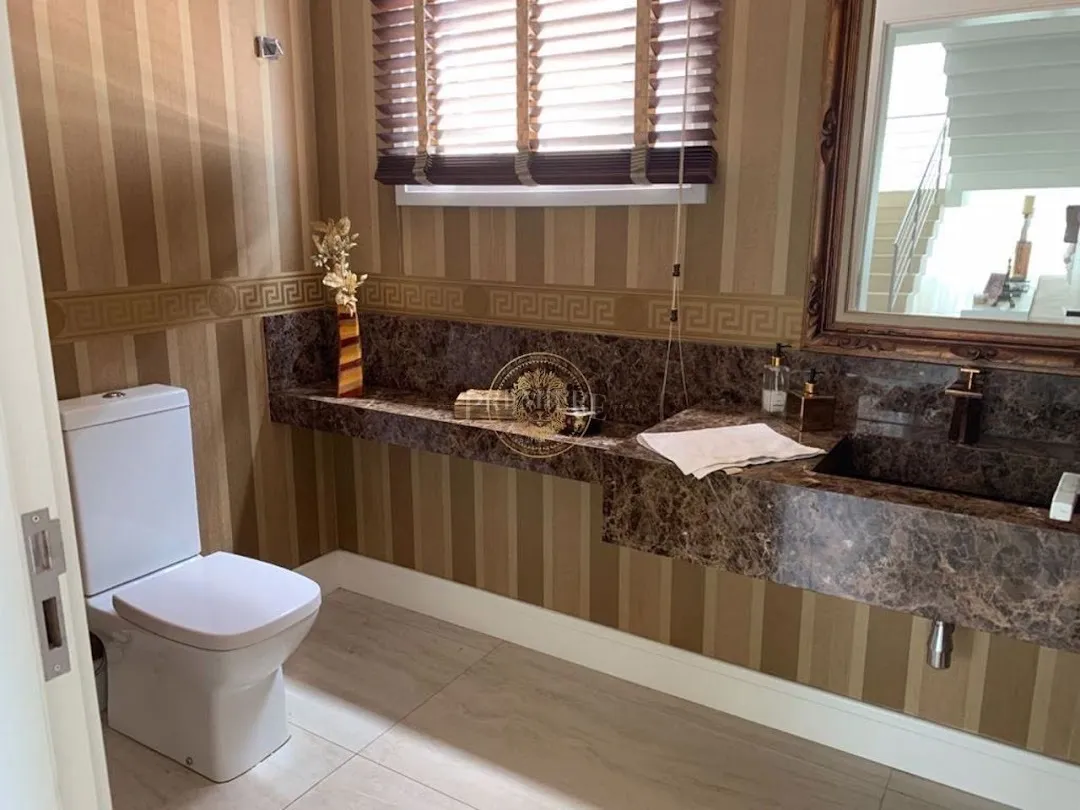 Unfurnished house with 4 en-suites and 8 parking — photo 10