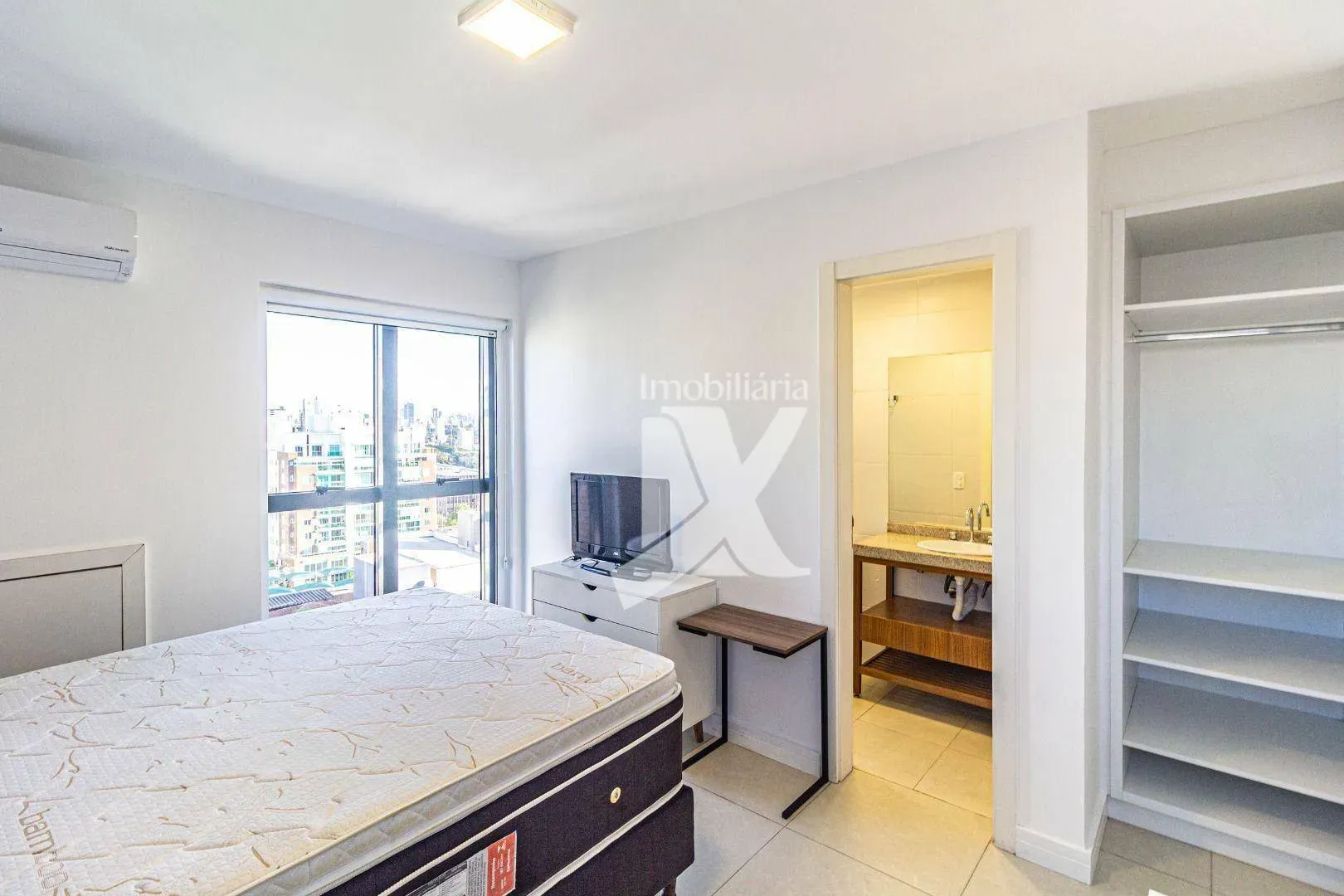 Furnished 2-bedroom apartment with open-plan kitchen — photo 15