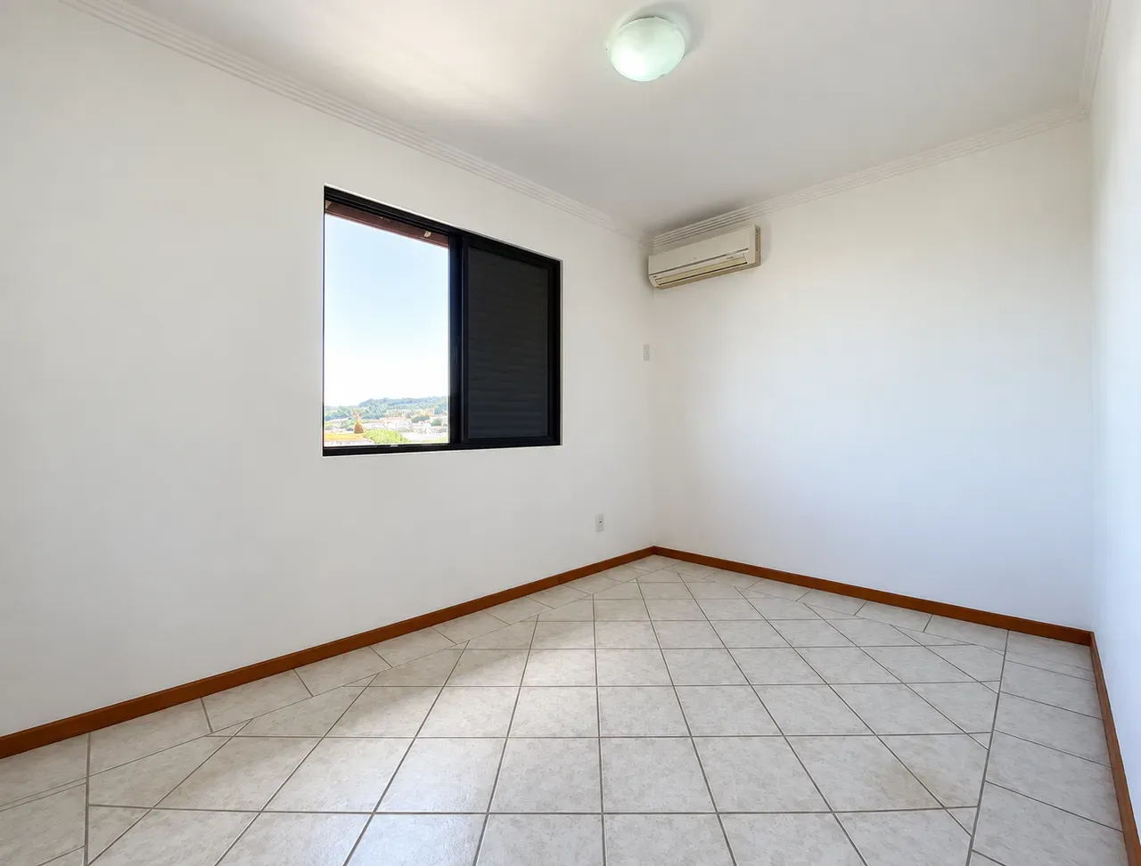 Apartment on the 3rd floor with a grill on the balcony — photo 3