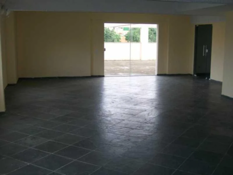 One-bedroom apartment in a building with a gym — photo 19