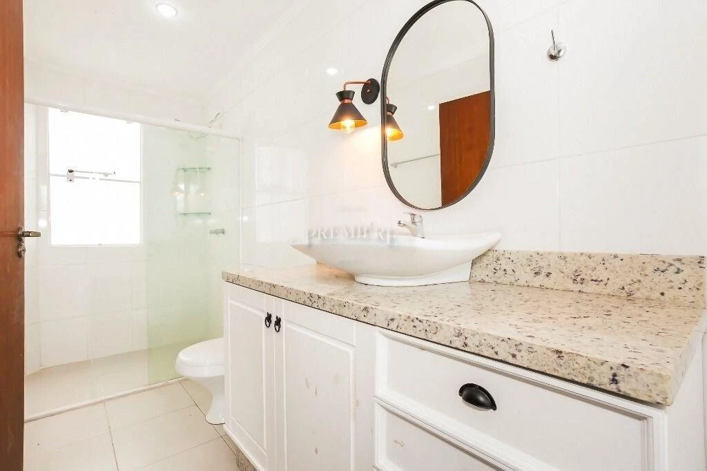 4-bedroom house with a walk-in closet in Curitiba — photo 25