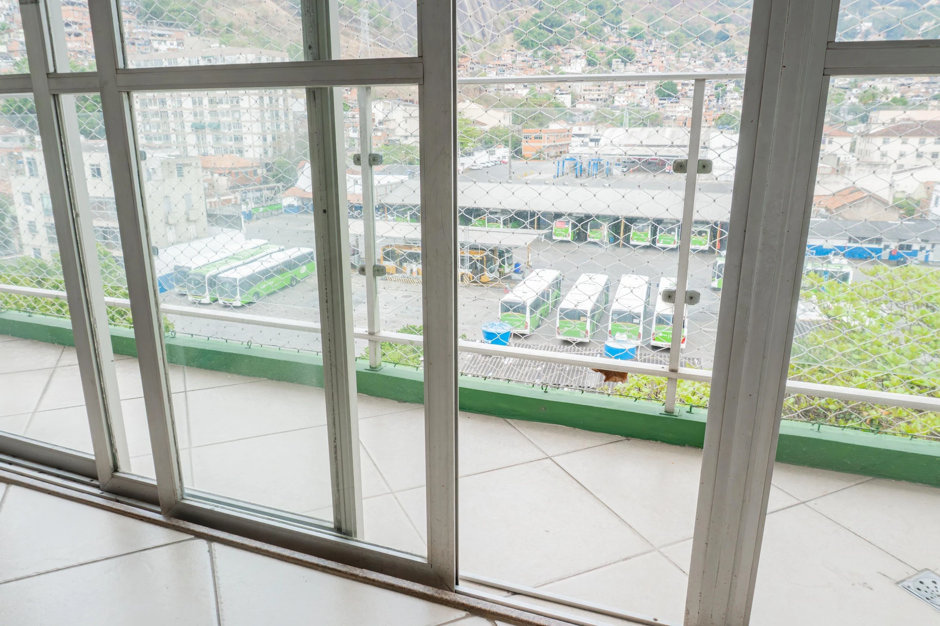 Apartamento sem mobília com 2 quartos e varanda — photo 4