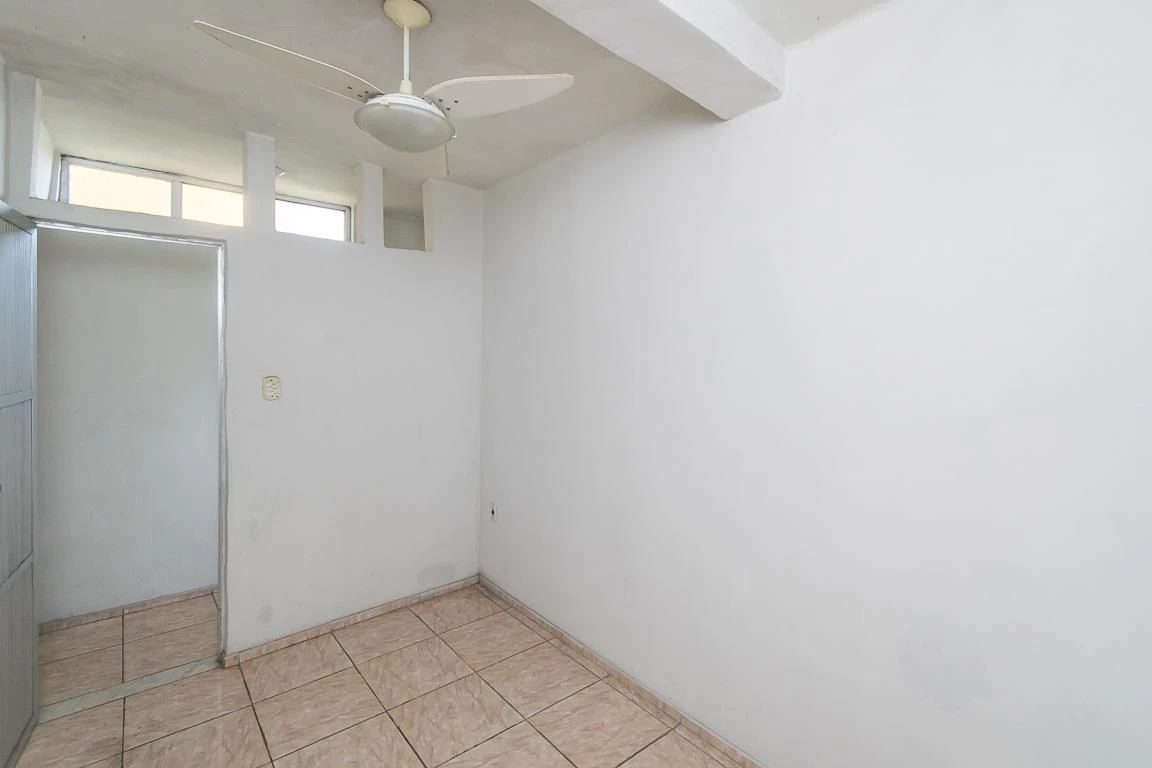 Unfurnished apartment with 2 bedrooms and a laundry area — photo 26