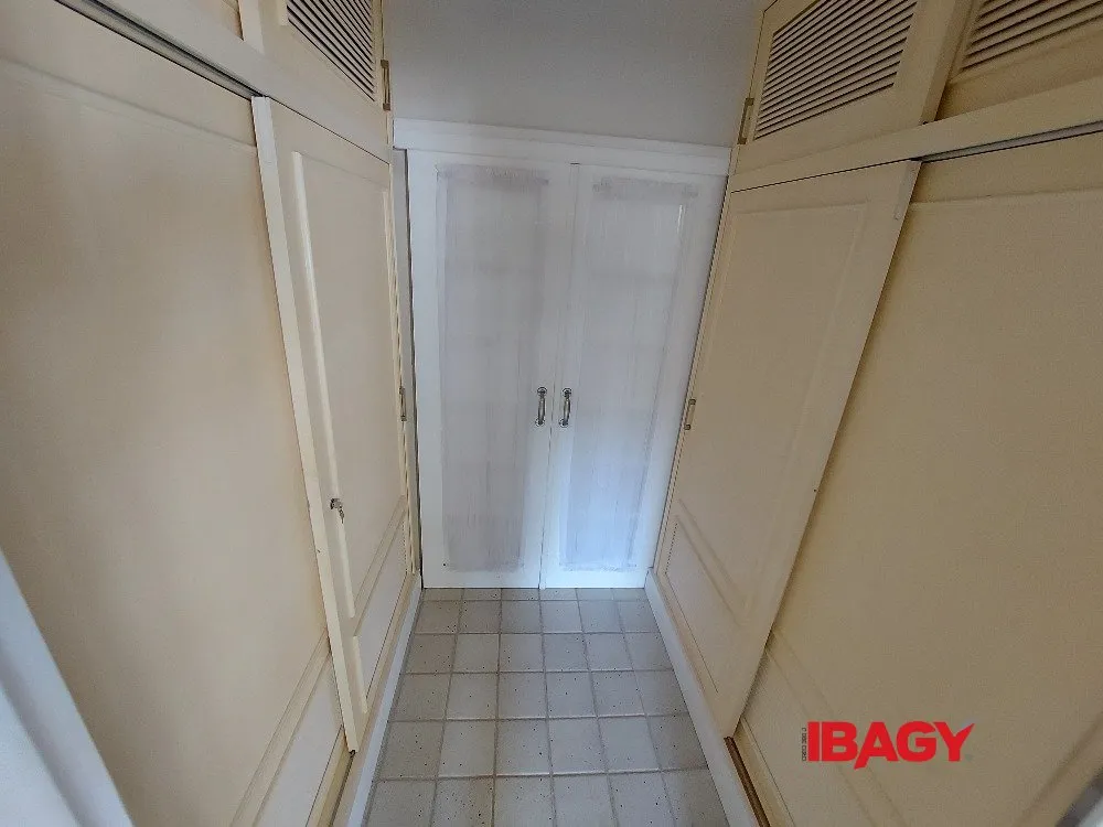 Меблированный дом 518 м² с 5 спальнями и 4 суитами — photo 44
