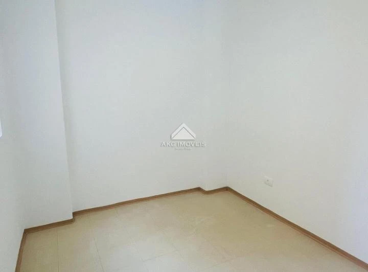1-bedroom 30 m² apartment with compact kitchenette — photo 3
