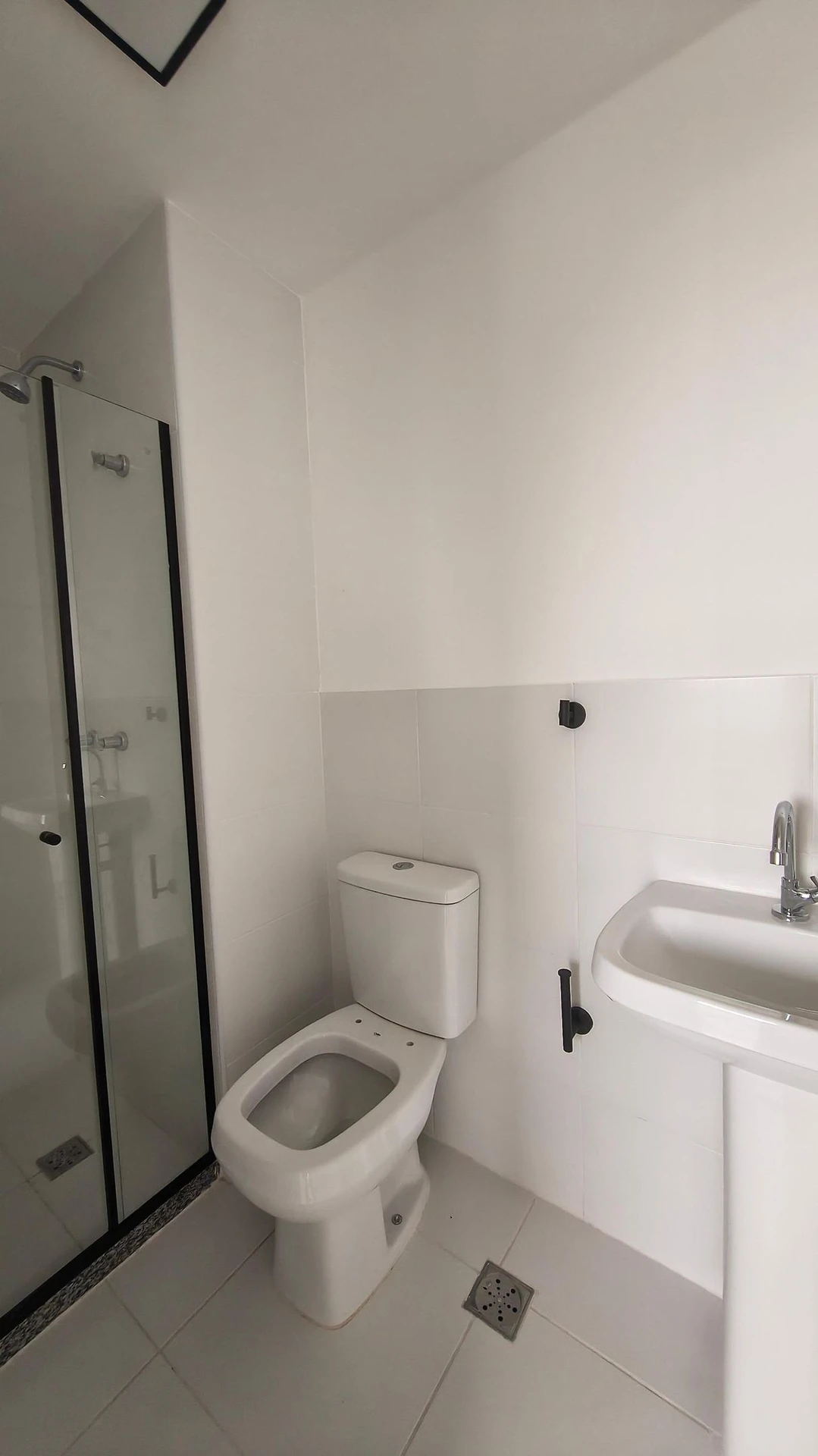 Unfurnished apartment with 2 bedrooms and open-plan kitchen — photo 20