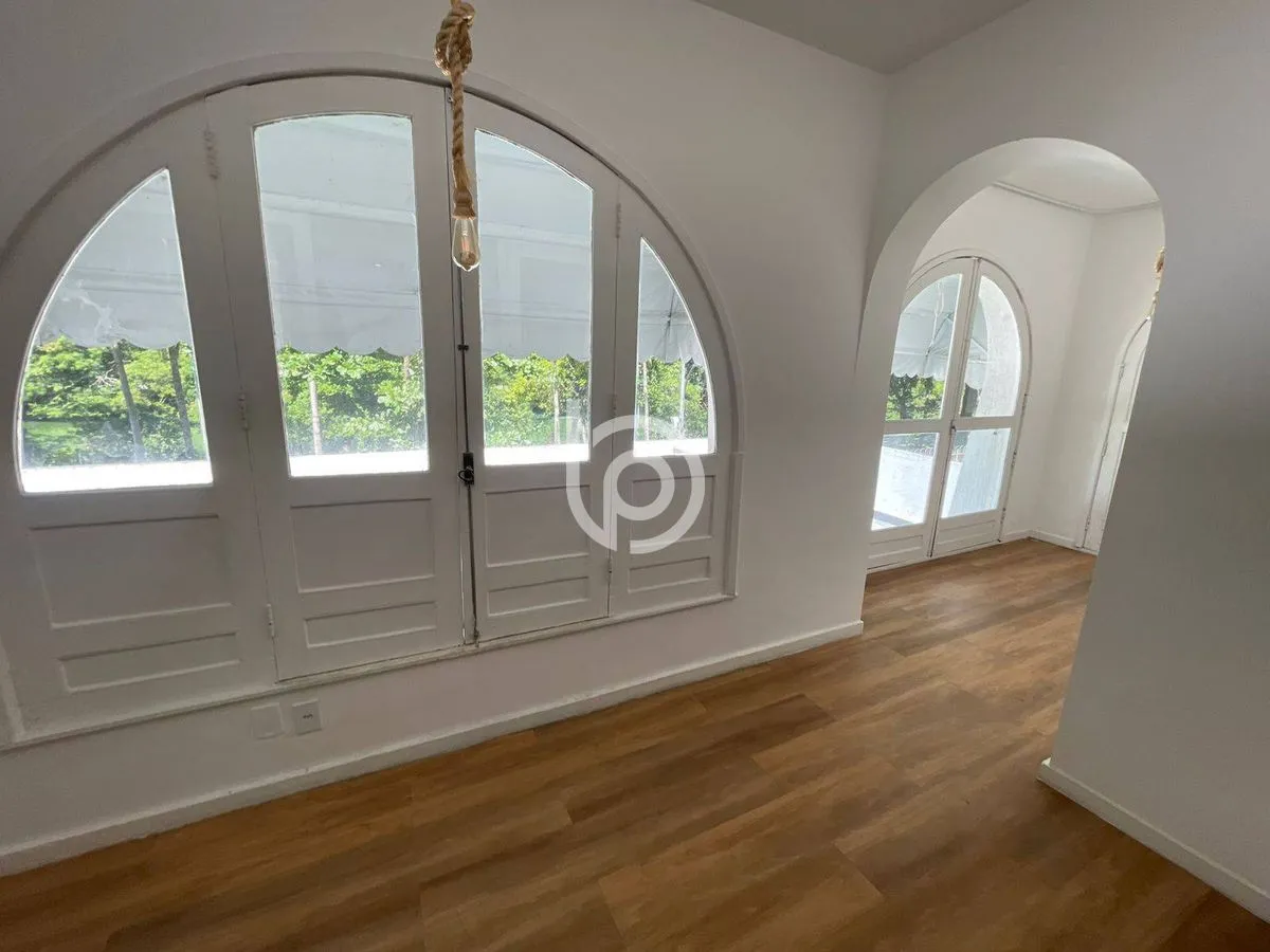 Furnished house with balcony sink and 4 bedrooms — photo 26
