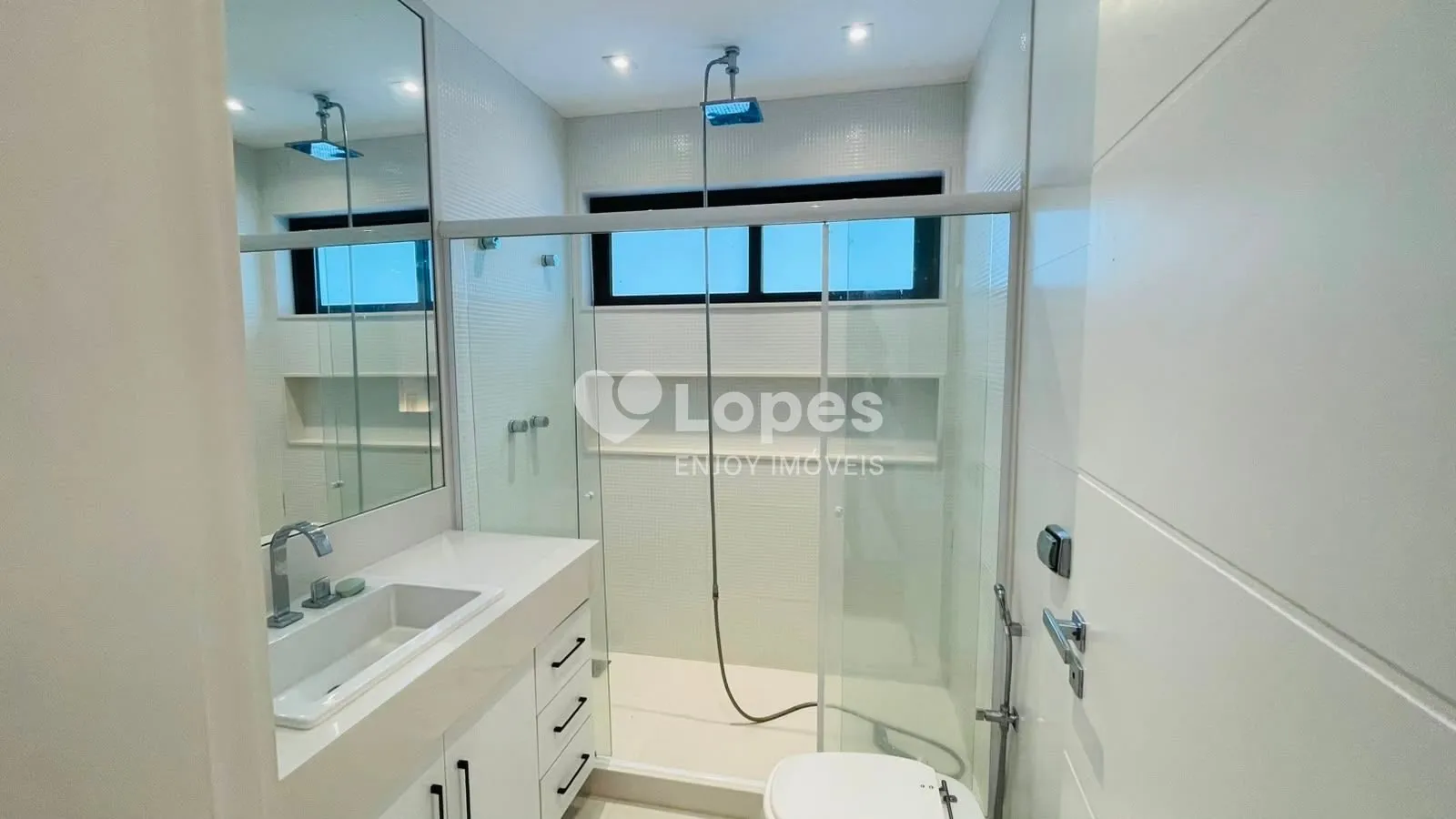 Furnished house with 5 en-suite bedrooms 600 m² — photo 26