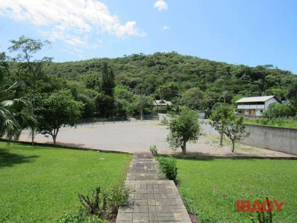 Furnished house with 5 bedrooms on 5200 m² — photo 58