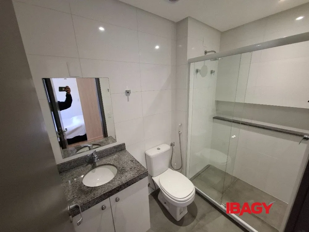 Меблированное студио 57 м² с 1 спальней и парковкой — photo 14