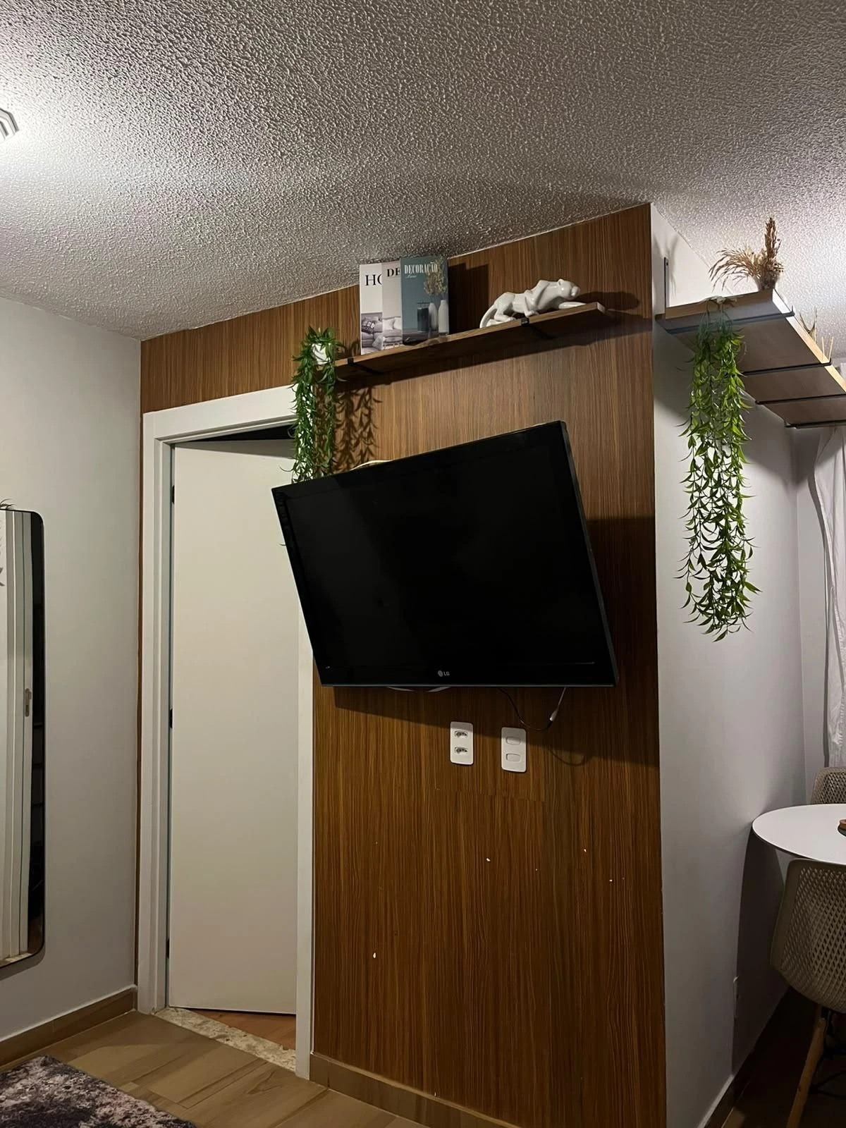 2-bedroom apartment in a building with a gym — photo 26