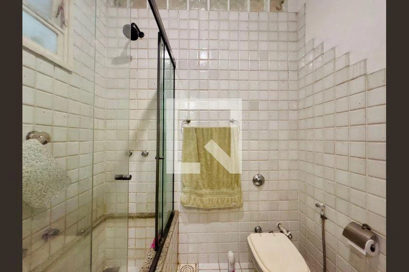 Furnished apartment with 3 bedrooms and 200 m² — photo 33