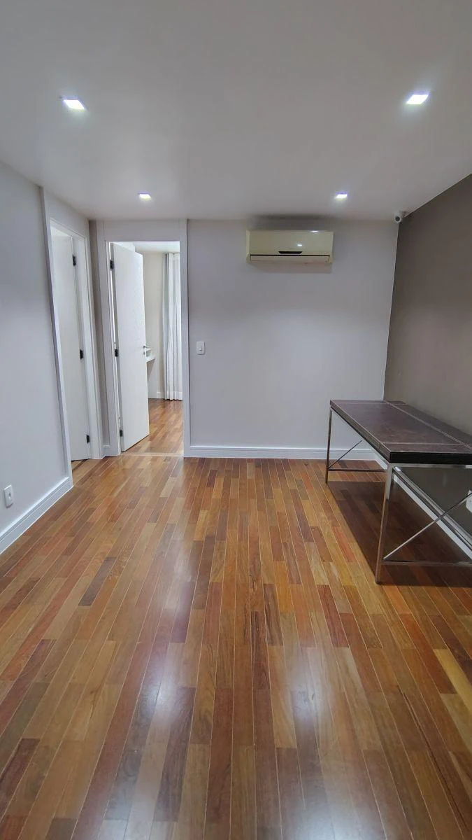 Furnished 249 m² apartment with 3 en-suite bedrooms — photo 27