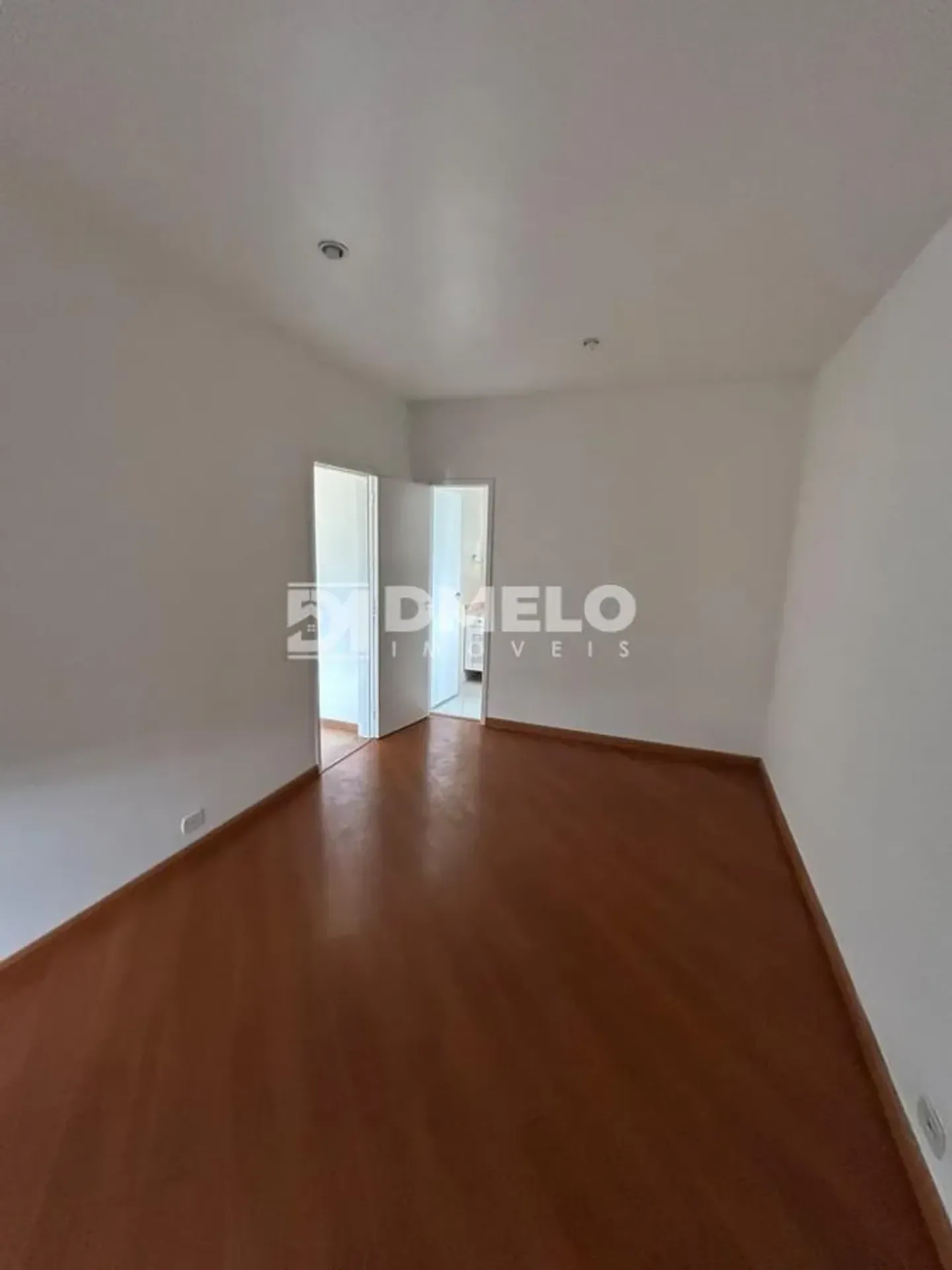 Apartment, 83 m², with wood or laminate floors — photo 3