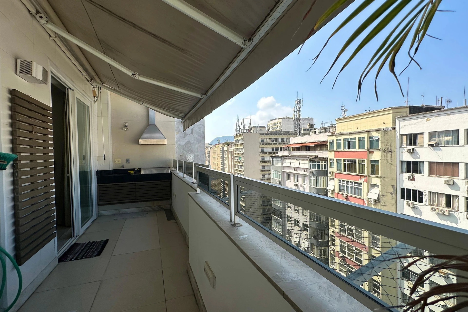 2-bedroom apartment with a grill on the balcony — photo 18