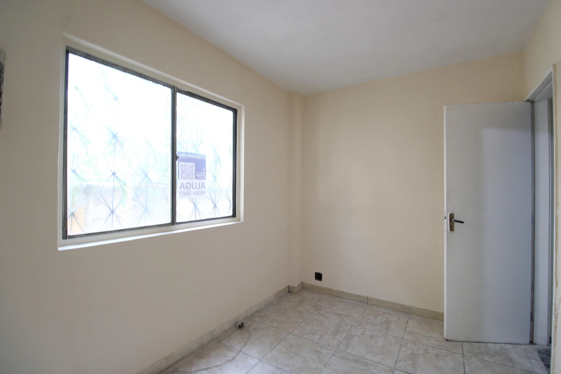 2-bedroom apartment in a building with a pool — photo 33