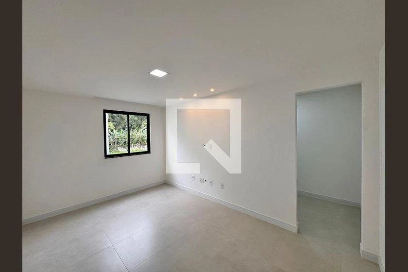 Rental house with 4 bedrooms and 222 m², balcony — photo 3