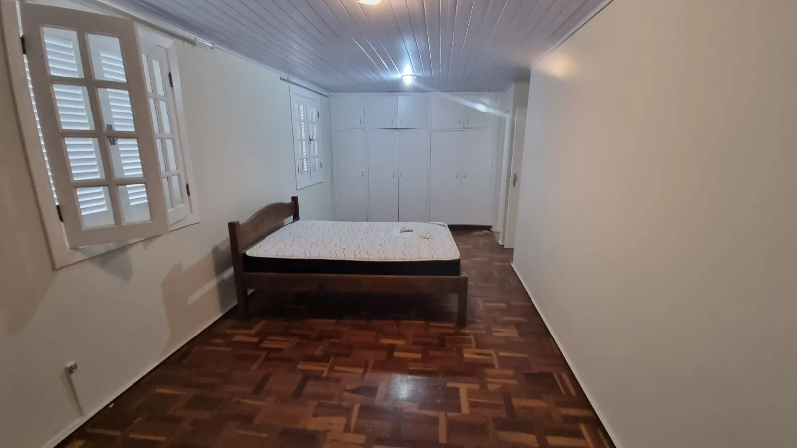 Casa de 4 dormitorios, 2 con baño propio, 220 m², Curitiba — photo 3
