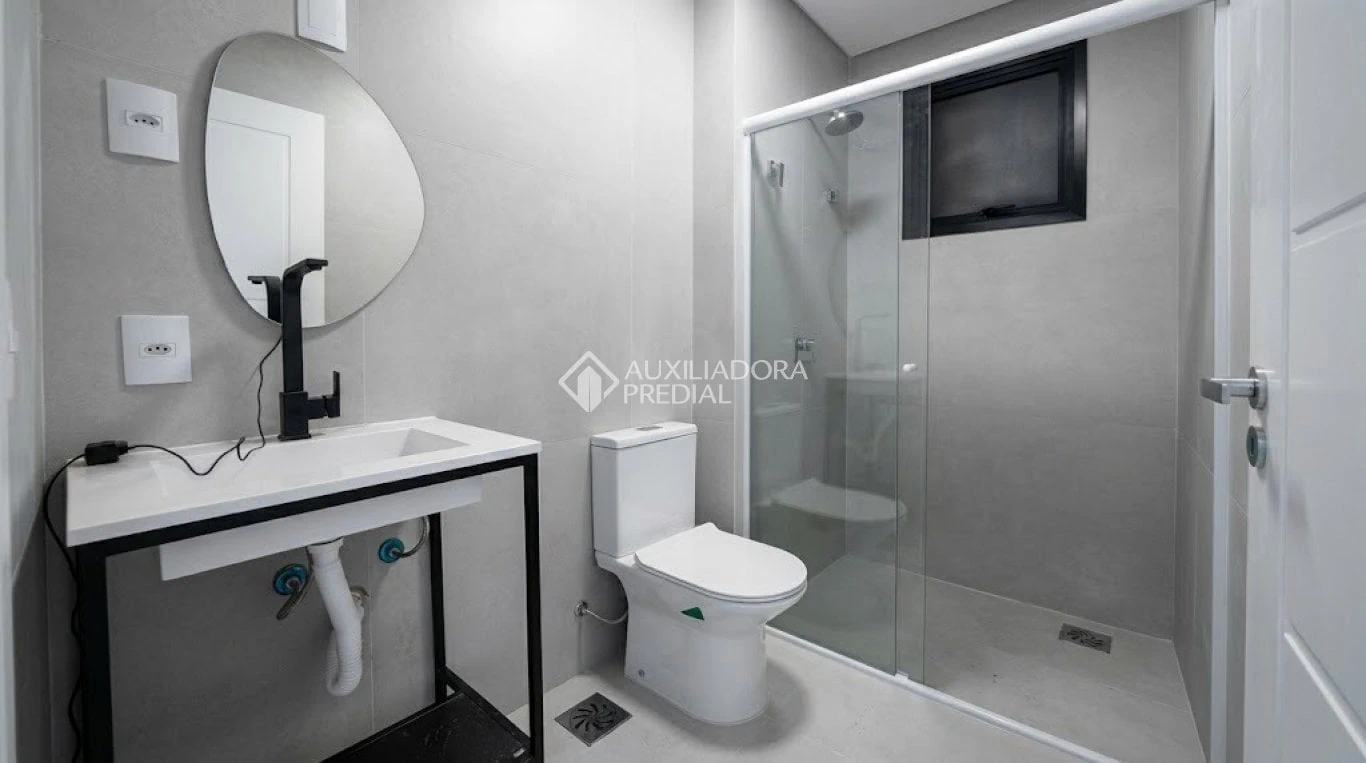 2-bedroom apartment with open kitchen and gas stove — photo 7