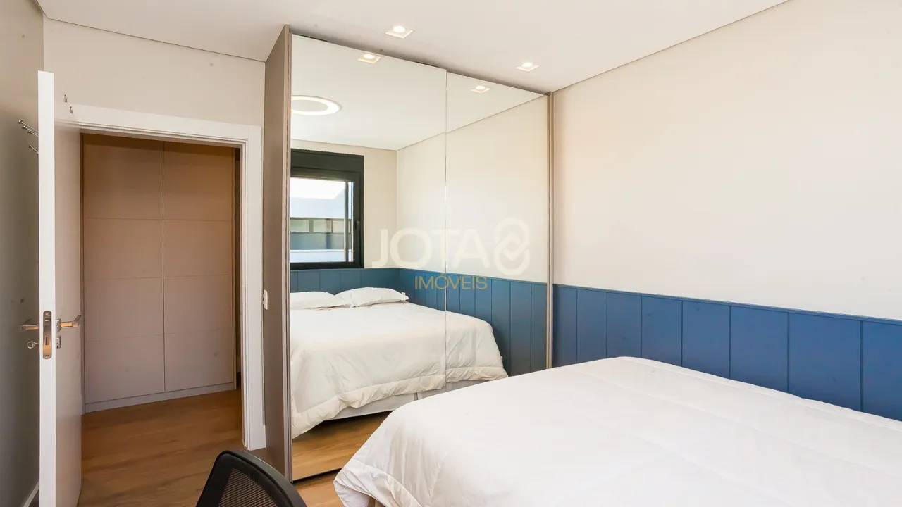 Furnished 220 m² apartment with 3 en-suite bedrooms — photo 13