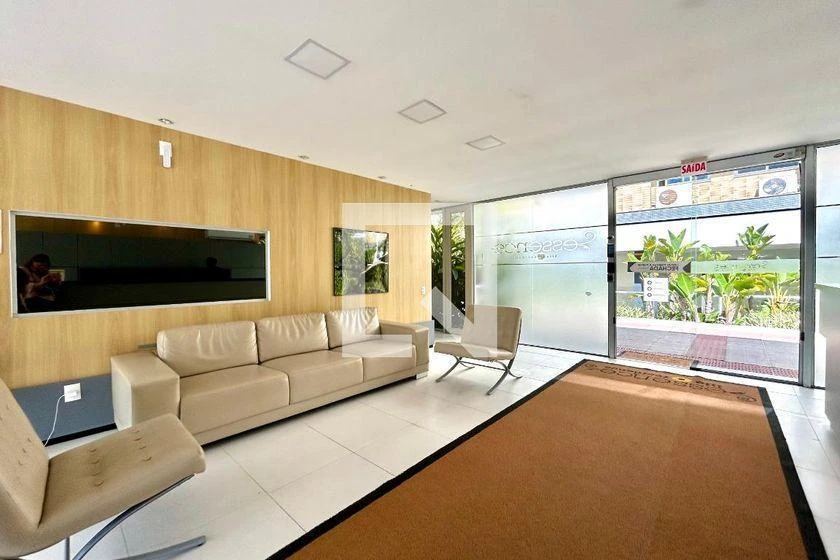 Furnished apartment, 196 m², with a glass-enclosed balcony — photo 46