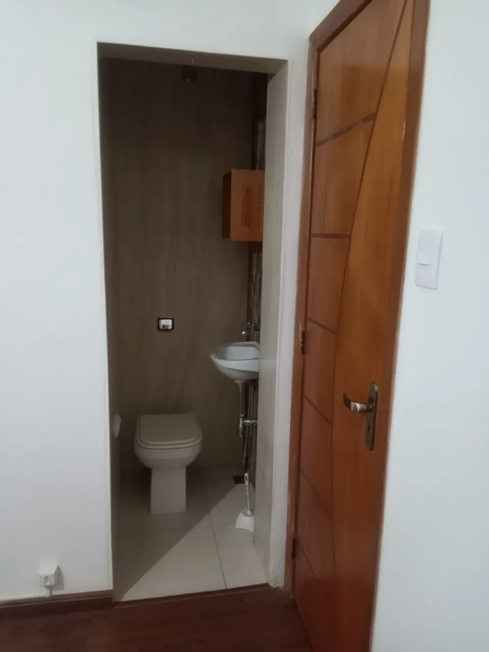 Unfurnished apartment with 2 bedrooms and a home office — photo 18