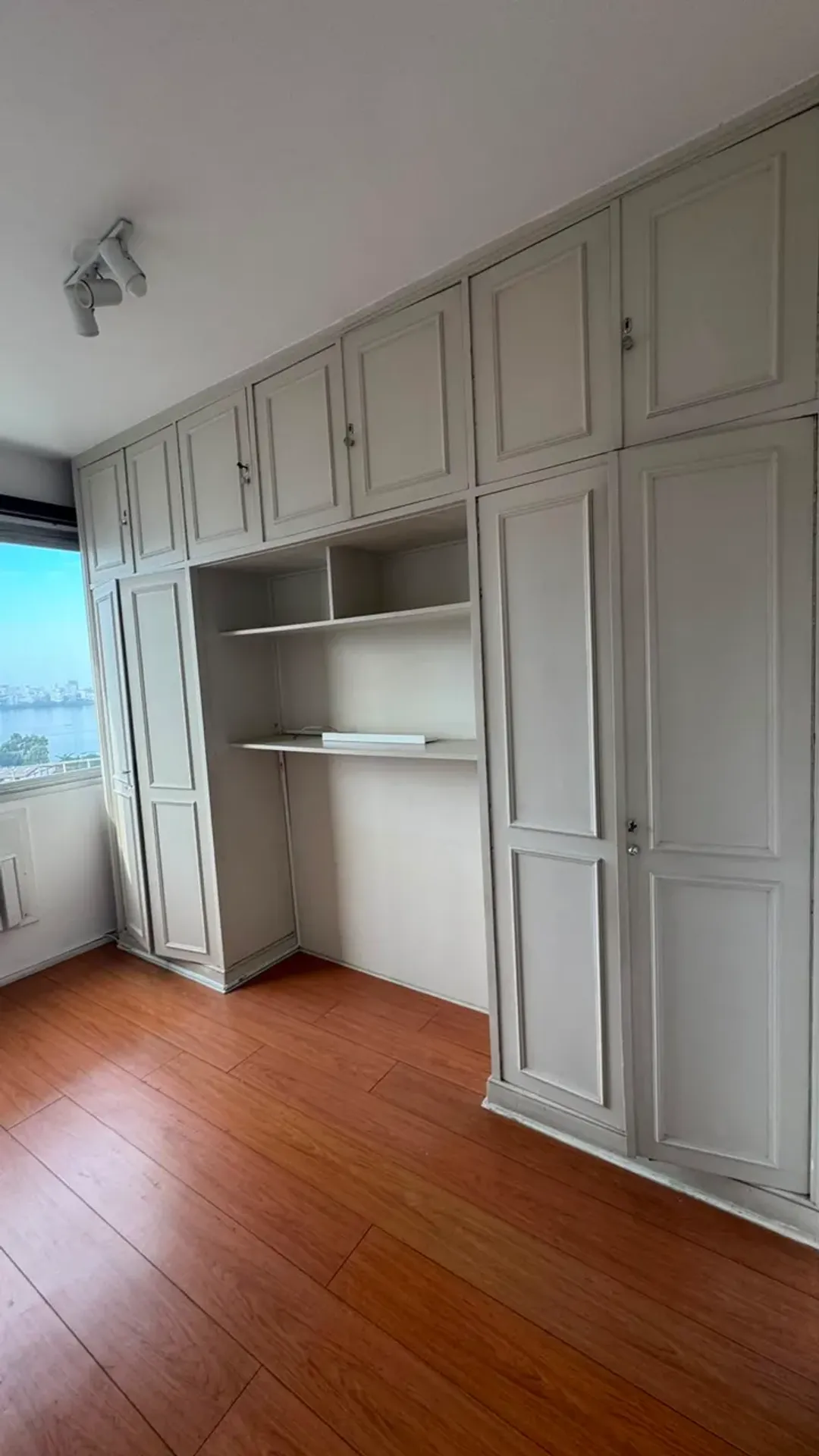 Water view in a 4-bedroom apartment, 130 m² — photo 13