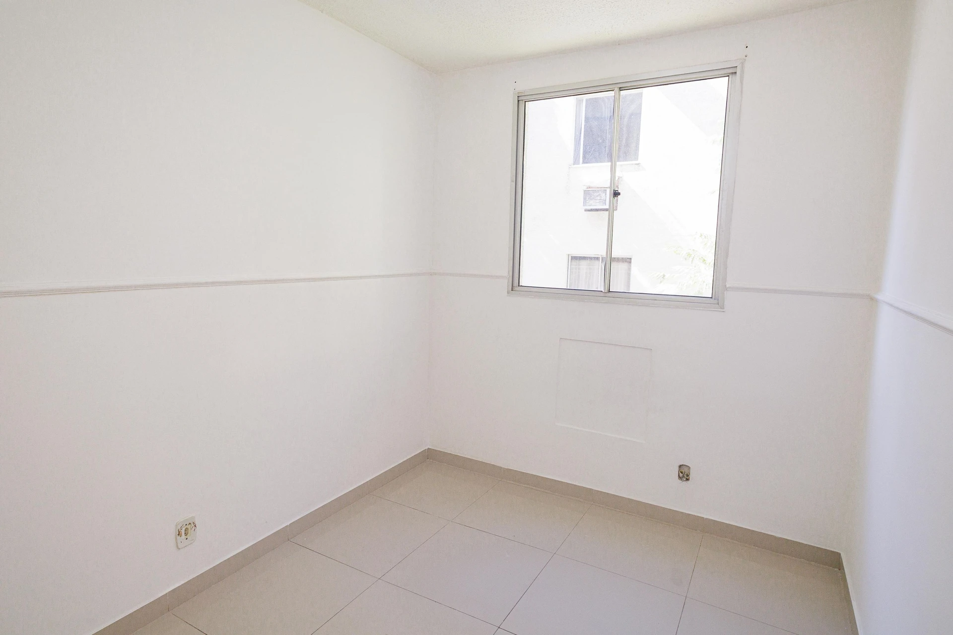 Unfurnished 2-bedroom apartment with 1 bathroom and parking — photo 11