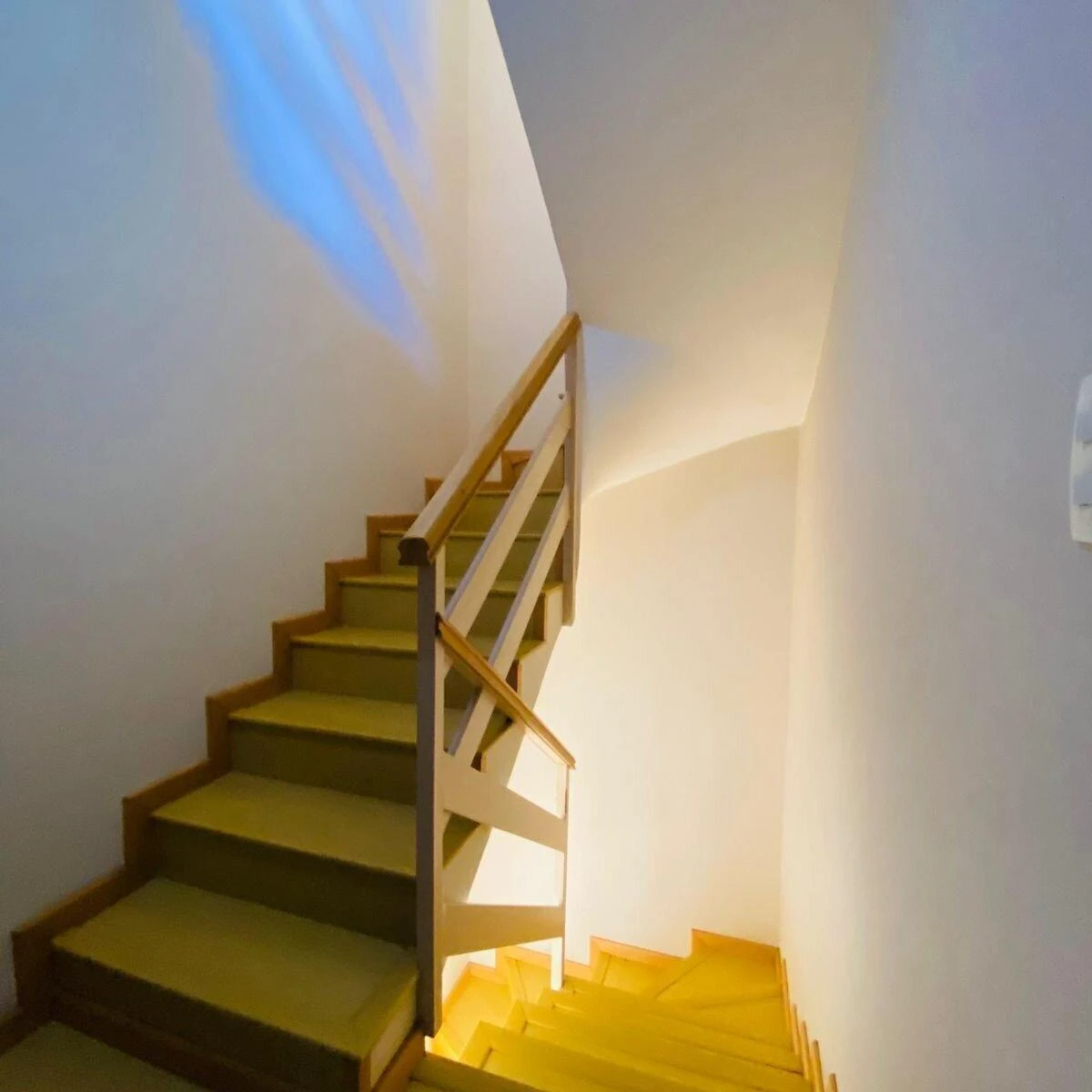 3-bedroom house with a glass-enclosed balcony in Curitiba — photo 12