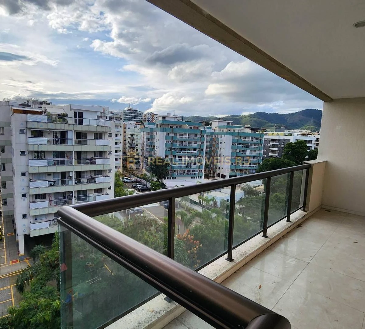 Unfurnished apartment with 3 bedrooms and 2 bathrooms — photo 28