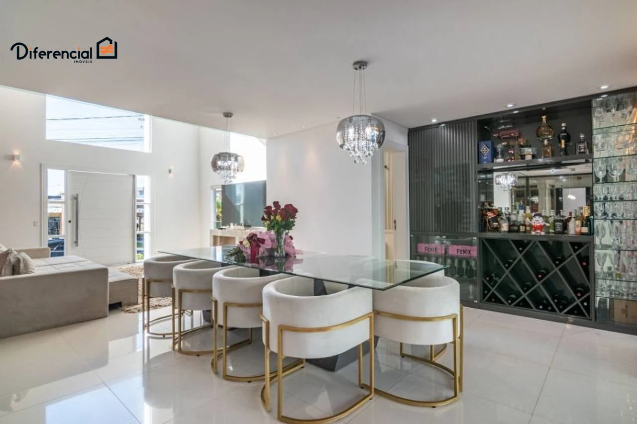 Floor-to-ceiling windows in a 2-bedroom house, 300 m² — photo 6