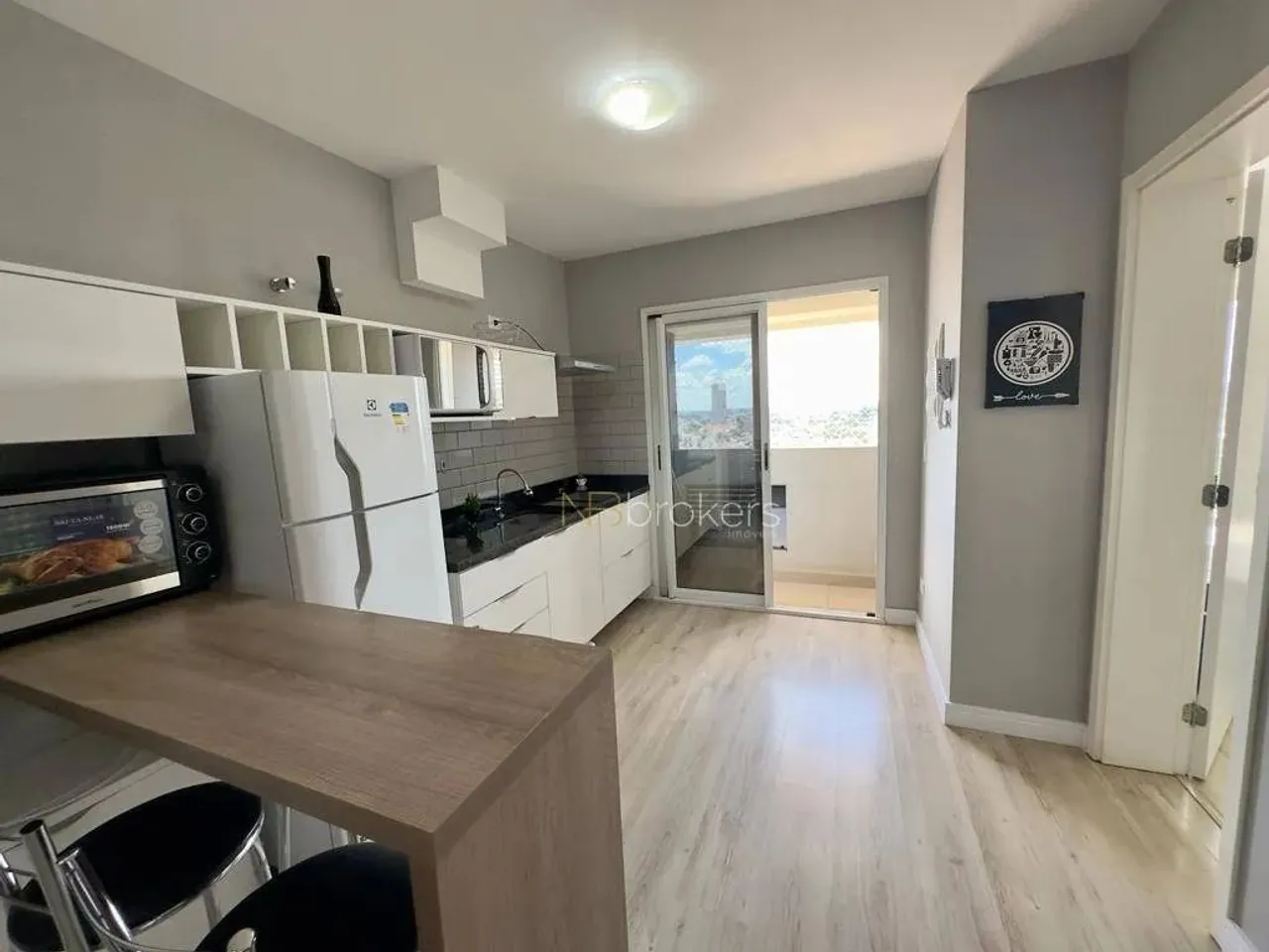 1-bedroom apartment with en-suite and a balcony — photo 5