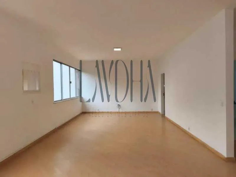 Apartment with 3 bedrooms and hardwood floors — photo 5