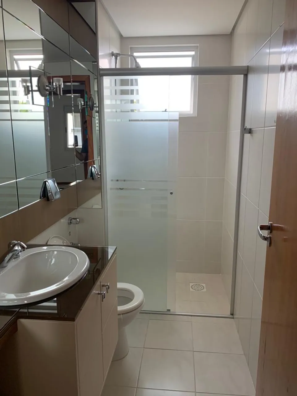 4-bedroom apartment in a building with a pool — photo 8