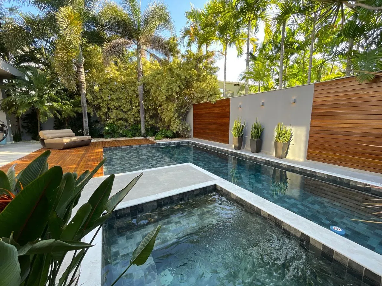 760 m² house with a private pool and a jacuzzi — photo 18