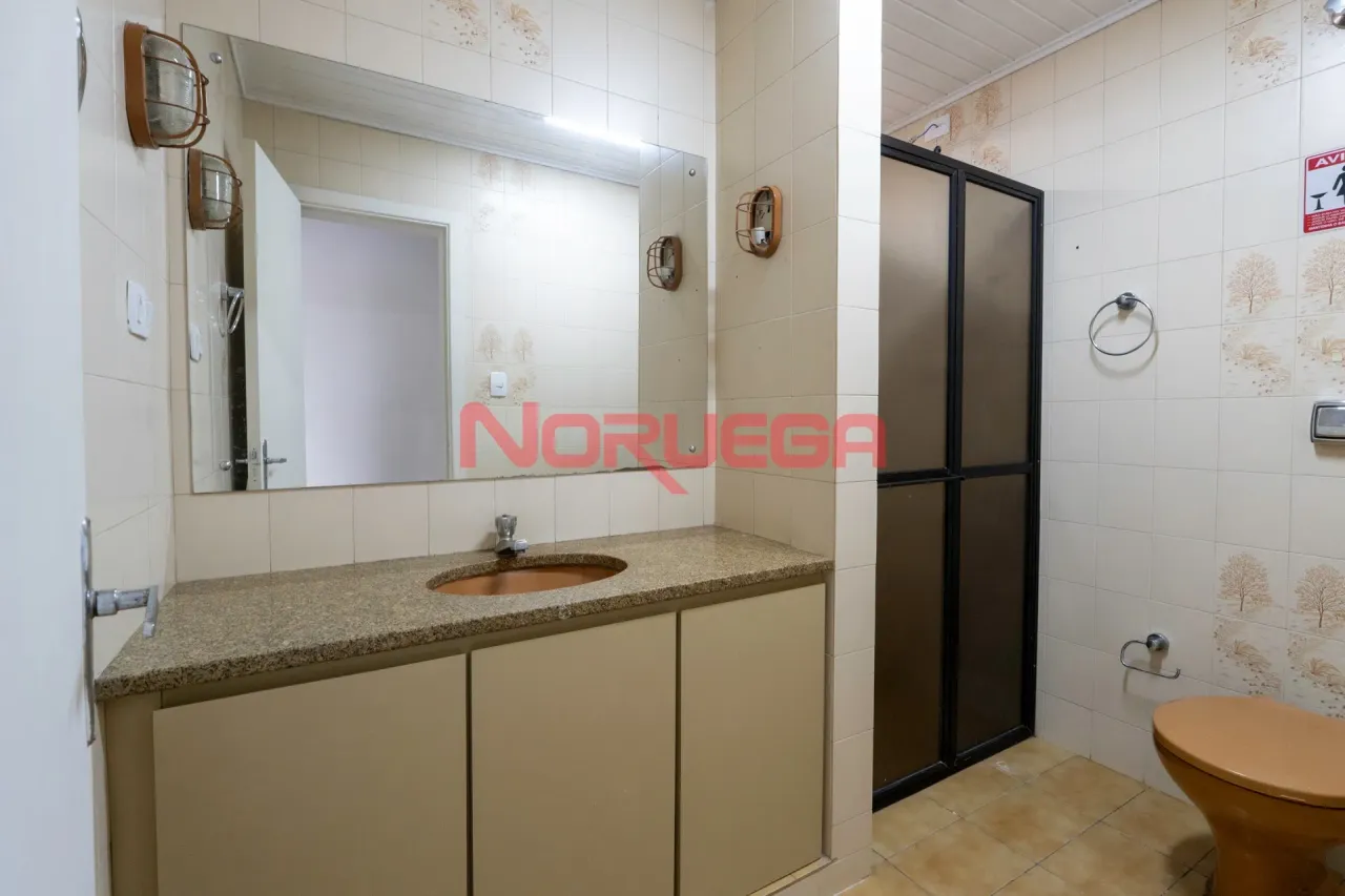 2-bedroom apartment with a glass-enclosed shower — photo 6