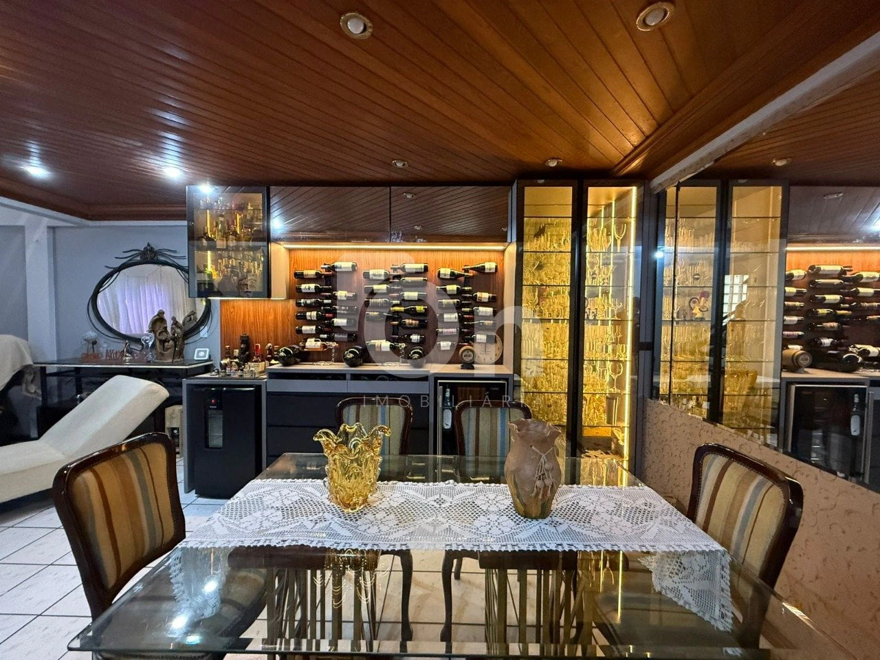 Floor-to-ceiling windows in a 5-bedroom house, 300 m² — photo 10