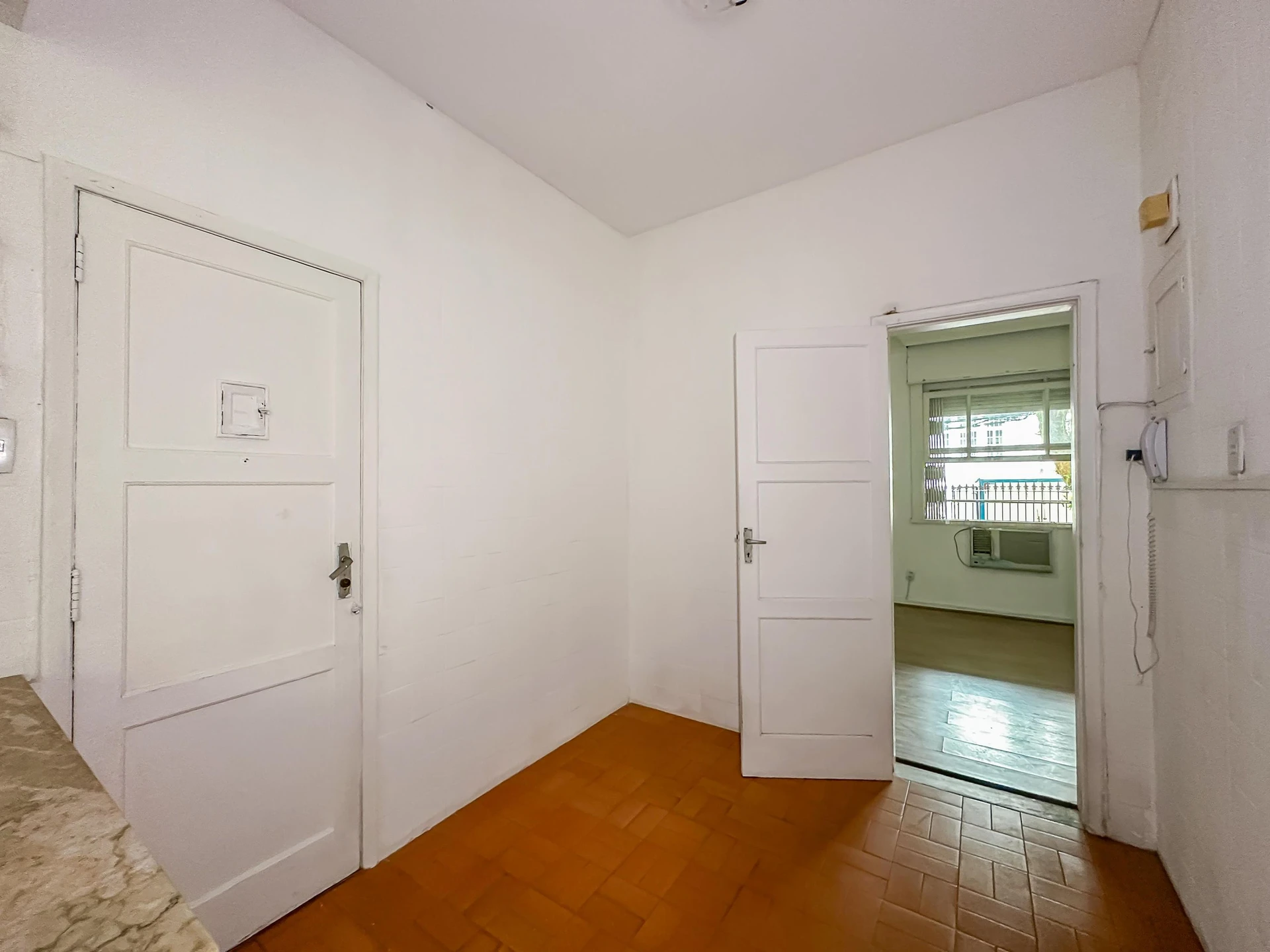 Дерев'яна підлога або ламінат та 2 спальні: квартира 83 м² — photo 30