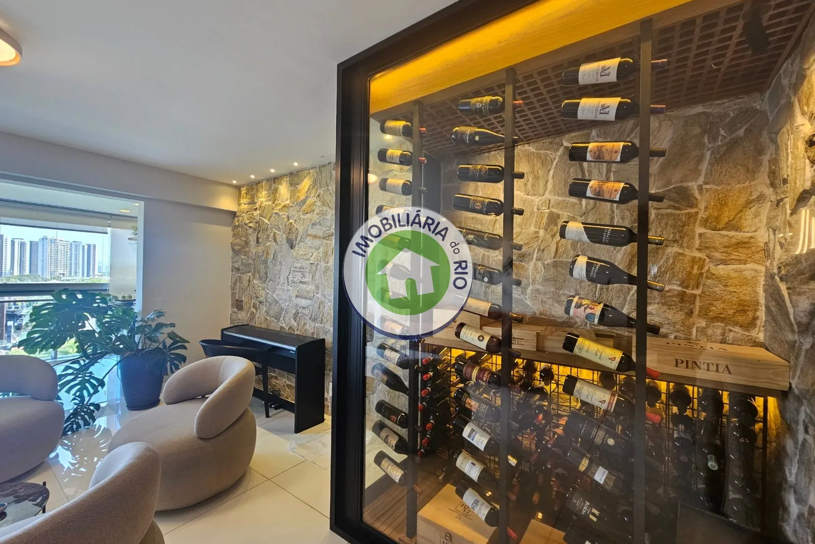 Unfurnished apartment with 4 bedrooms and glass balcony — photo 13