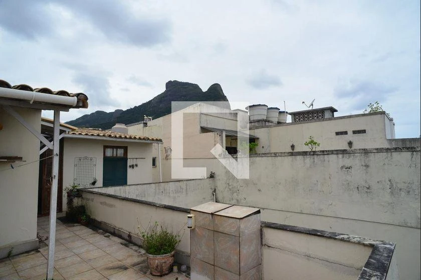 Unfurnished 6-bedroom apartment with 340 m² — photo 17