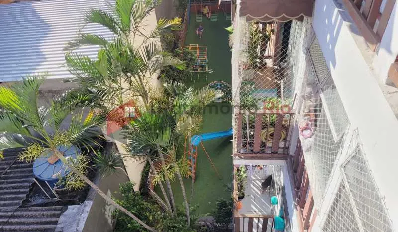 2-bedroom apartment in a building with a pool — photo 3