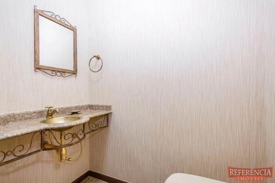 House, 550 m², with a walk-in closet — photo 46