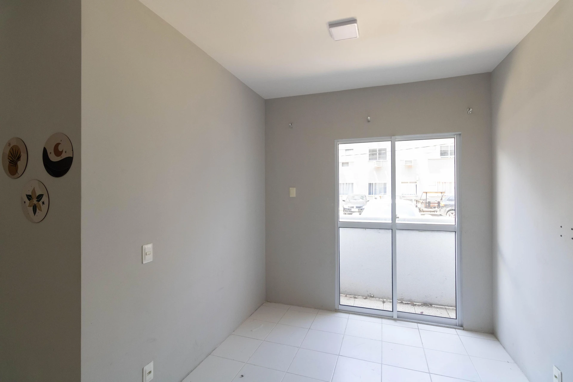2-bedroom apartment in a building with a gym — photo 18