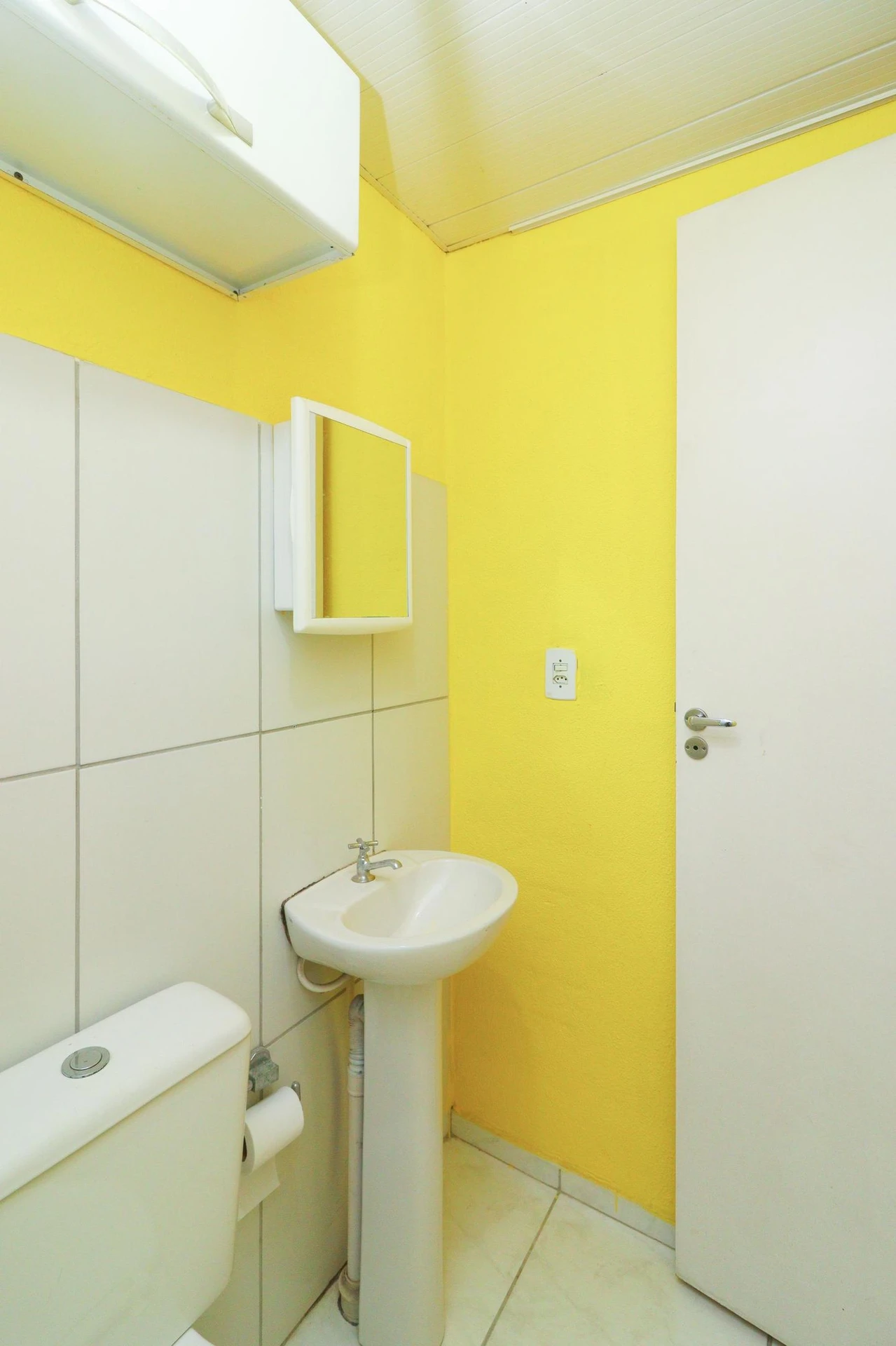 2-bedroom apartment in a building with a gym — photo 22