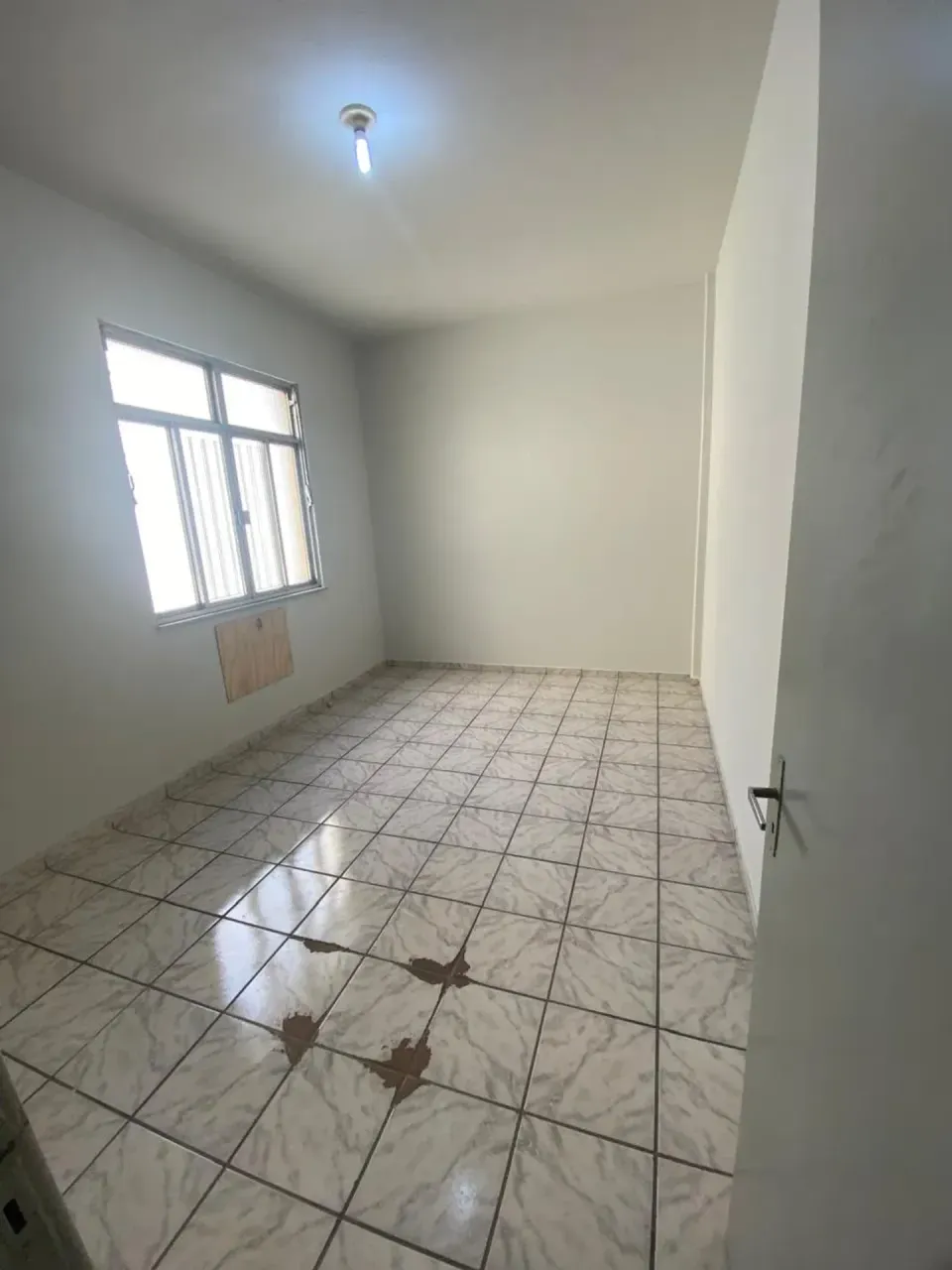 Unfurnished 2-bedroom apartment with glass shower — photo 8