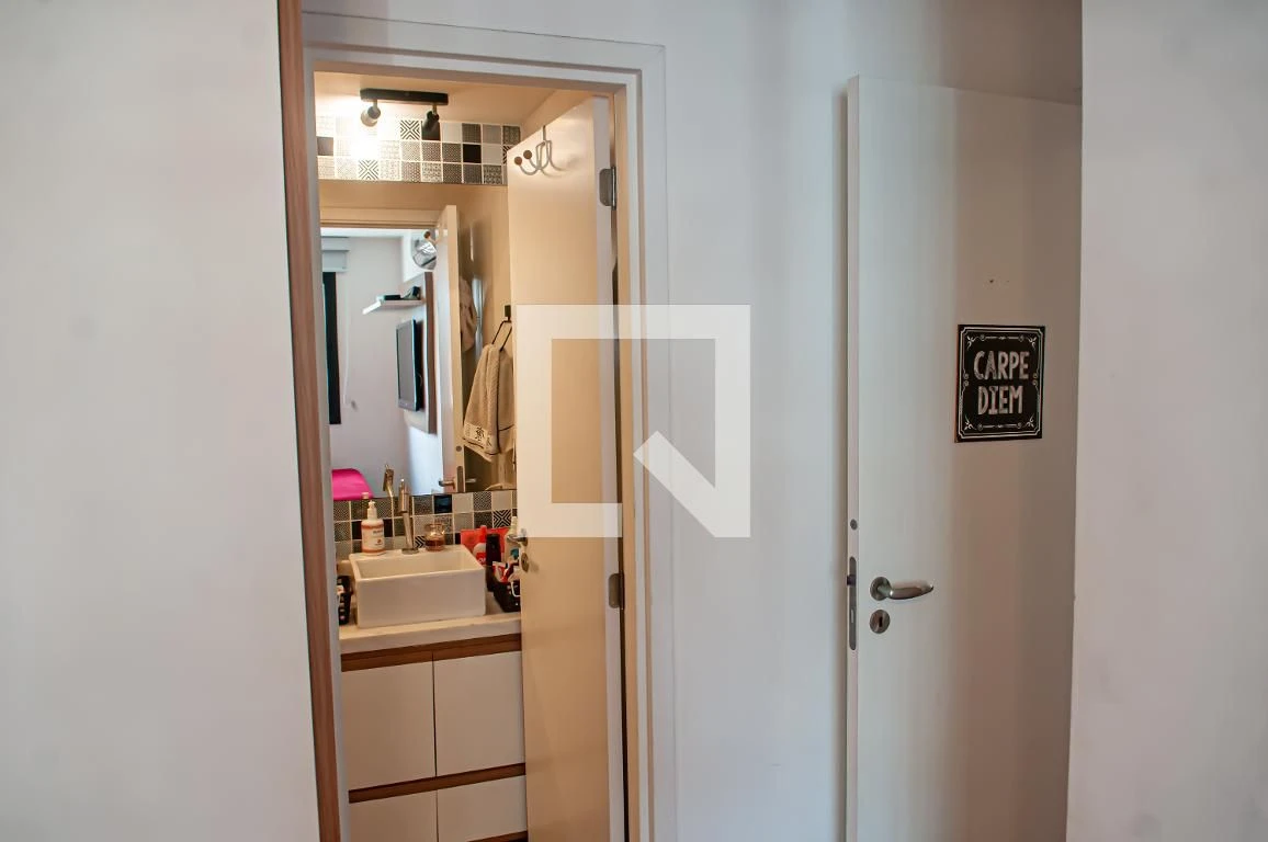 Walk-in closet in a 3-bedroom apartment, 130 m² — photo 33