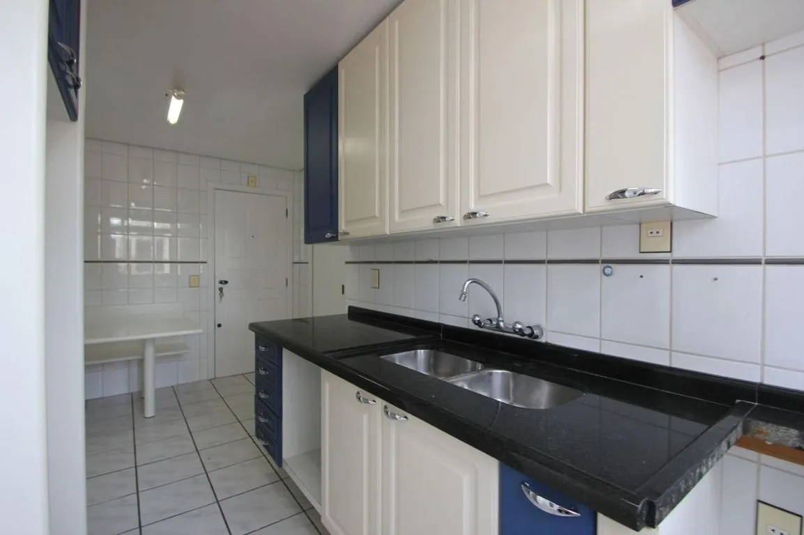 113 m² apartment with a bathtub and a water view — photo 13