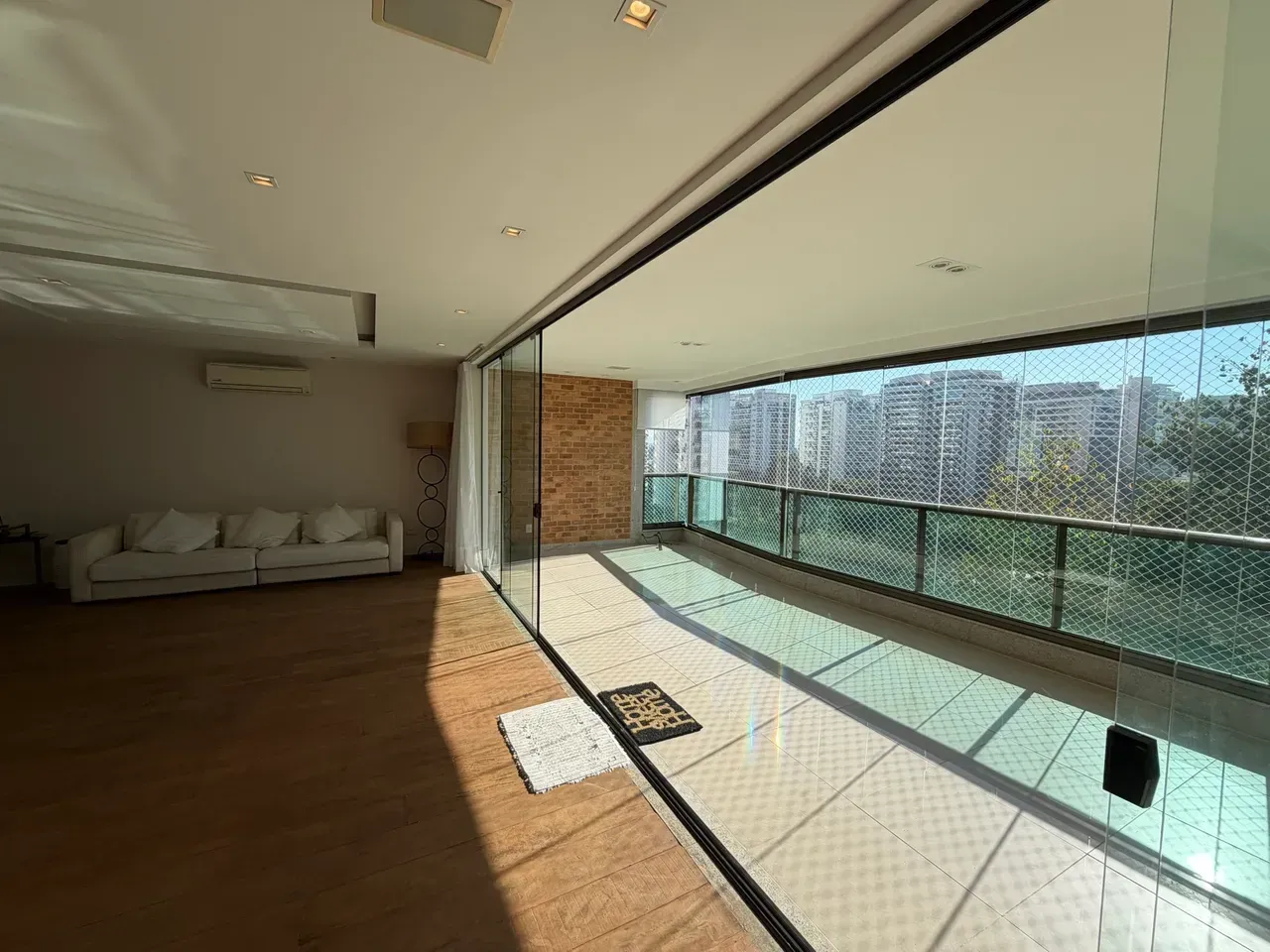 Furnished 3-bedroom apartment with open-plan kitchen — photo 8
