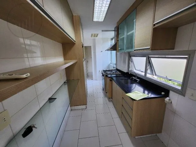 2-bedroom apartment with 2 bathrooms and glass balcony — photo 2