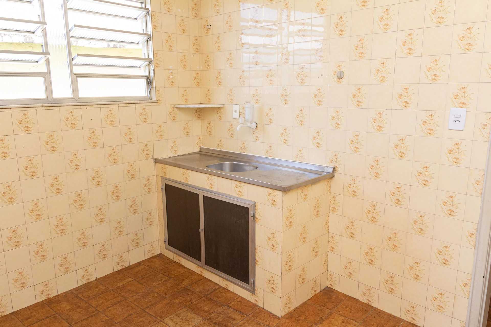 2-bedroom rental apartment with 1 bathroom and parking — photo 32
